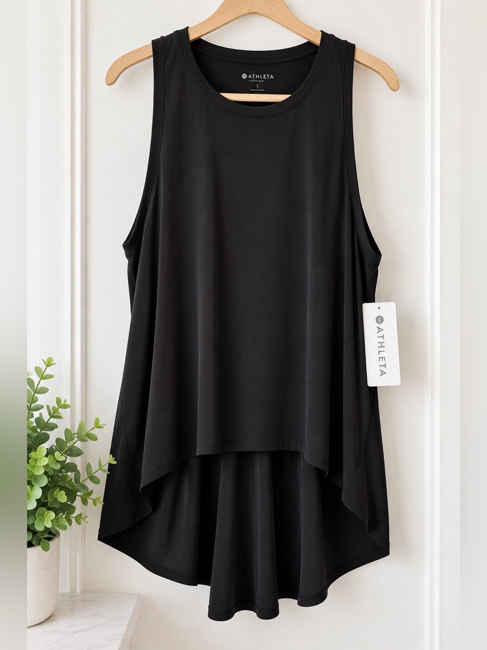NWT Athleta Essence Relaxed High Low Tank Black L
